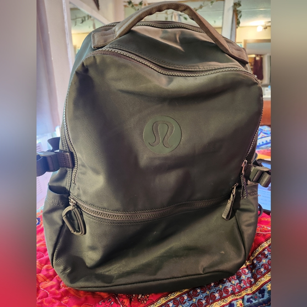 EUC- LULULEMON NEW CREW BACKPACK 22L LOGO